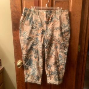 Chico, NEW NEVER WORN crops, TAN, GREEN palm leaves. 98 percent COTTON 2 SPANDEX